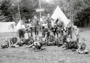 Z tábora ‚Plátěná Lhota‘ na Plešivci, 1916 | <br>foto: archiv 5. přístavu vodních skautů Praha